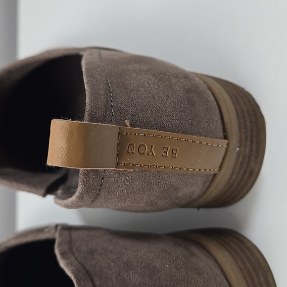 Dr. Scholl's Ruler Slip-on Taupe Loafer - Picture 6 of 8